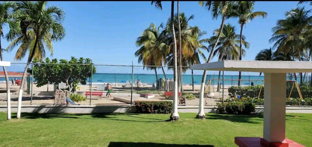 Beach Apartments At Marbella Del Caribe サンジョアン エクステリア 写真